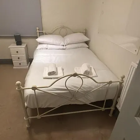 Apartment Large 8 Bedroom Budget In Headingley *