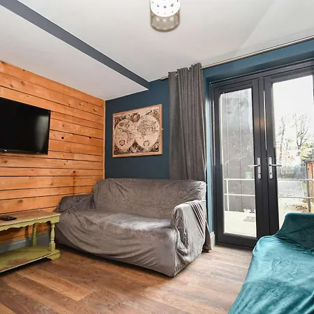 Large 8 Bedroom Budget In Headingley