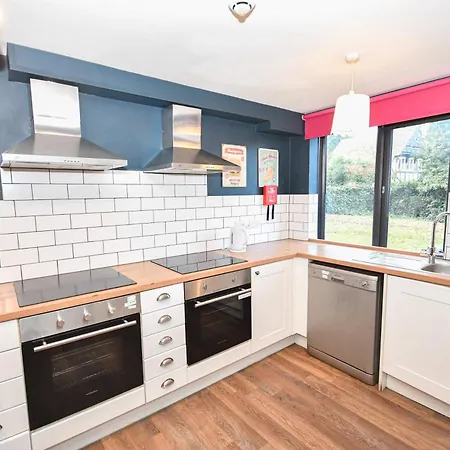 Large 8 Bedroom Budget In Headingley Apartment Leeds (West Yorkshire)