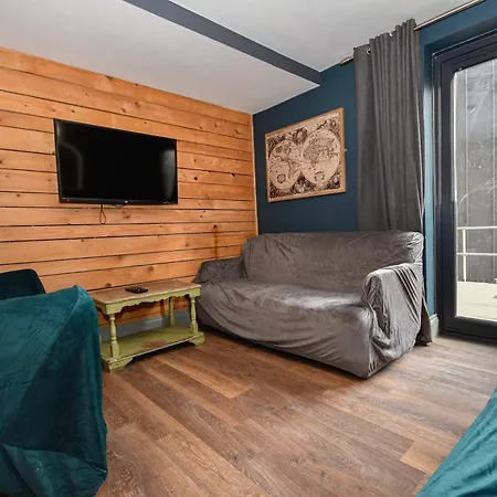 Large 8 Bedroom Budget In Headingley Apartment