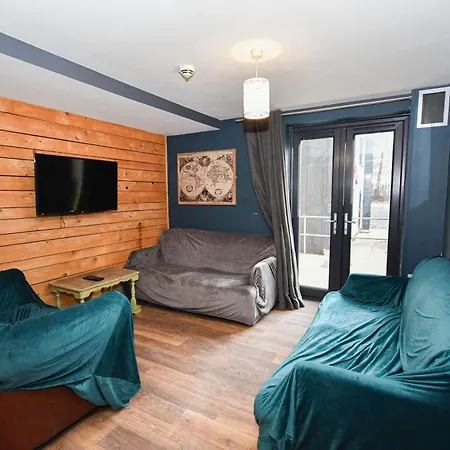 Large 8 Bedroom Budget In Headingley Apartment Leeds (West Yorkshire)