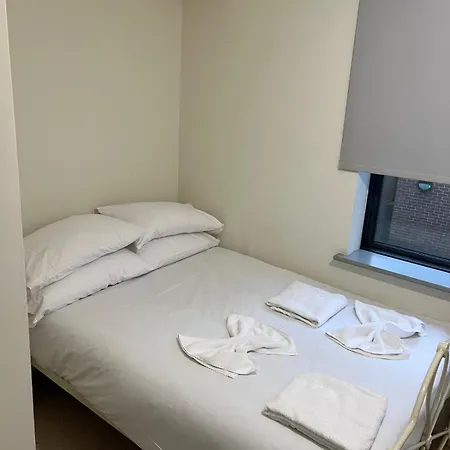 Apartment Large 8 Bedroom Budget In Headingley *