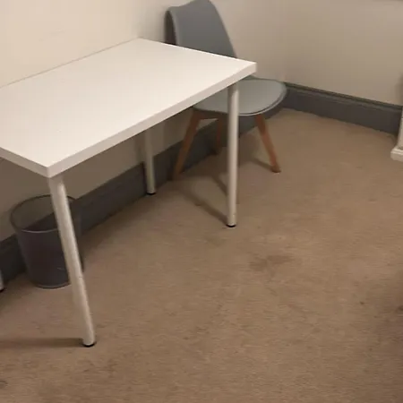 Large 8 Bedroom Budget In Headingley *